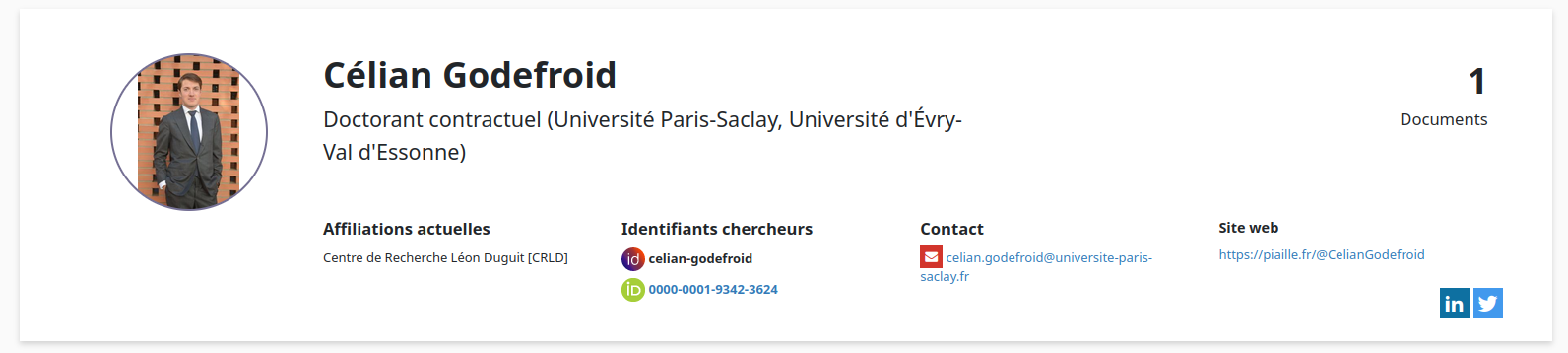 Capture d'écran de mon header de CV HAL, avec mes identifiants, contact et comptes réseaux sociaux